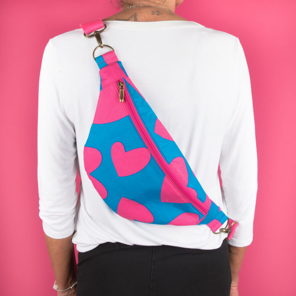 Pinke & Blaue Bauchtasche mit Herzen im Y2K-Stil