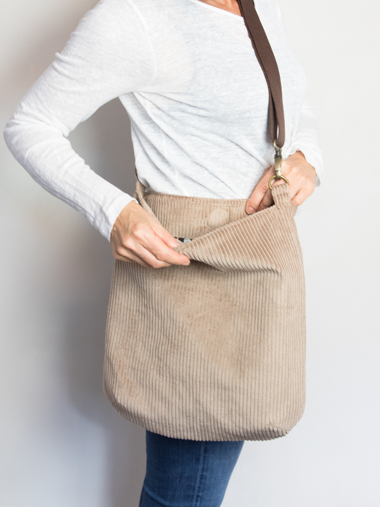 Cordtasche in Taupe – Shopper in 3 Größen – Bild 20