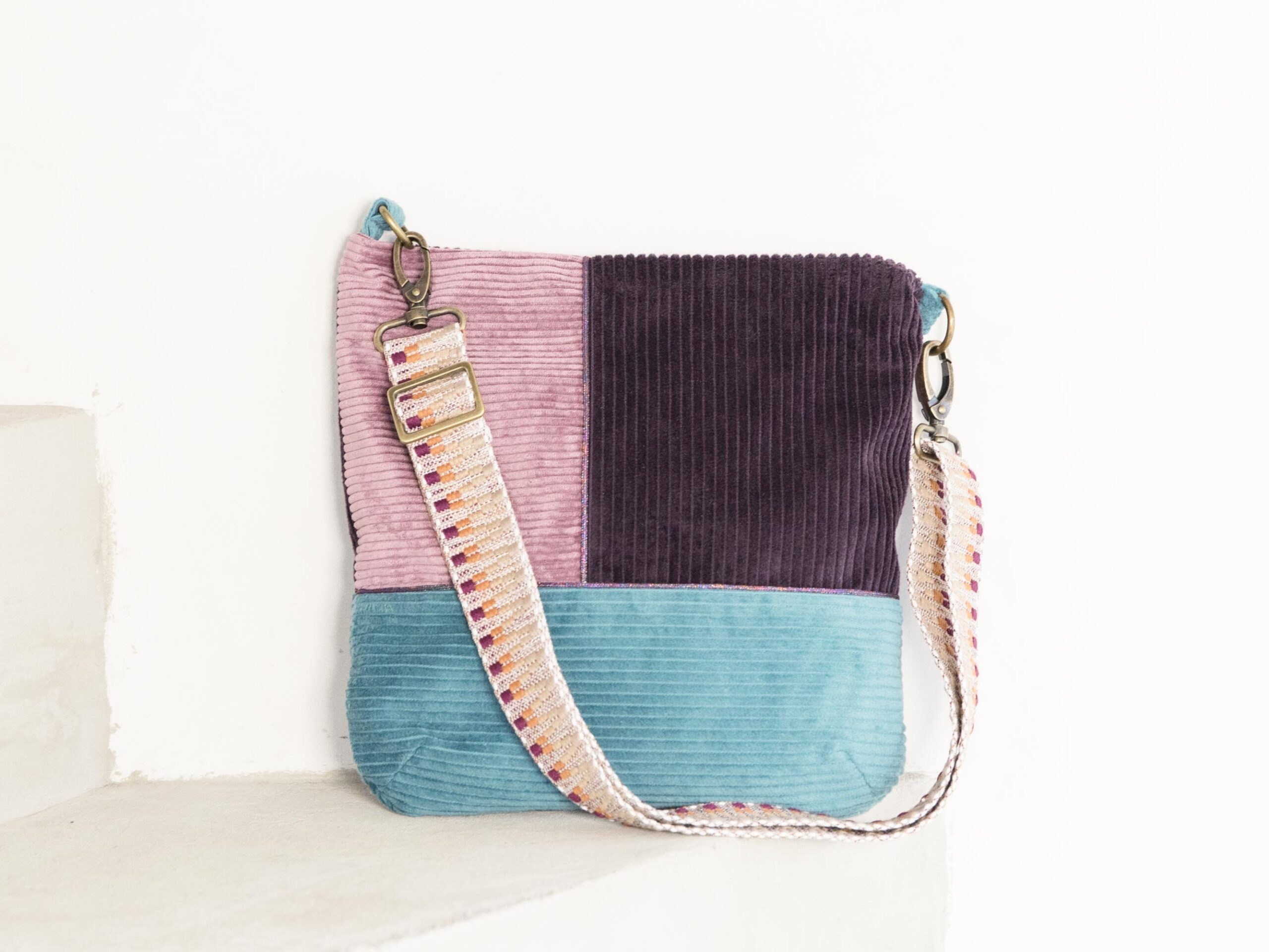 Komplettansicht der Tasche mit beiden Gurten im Überblick