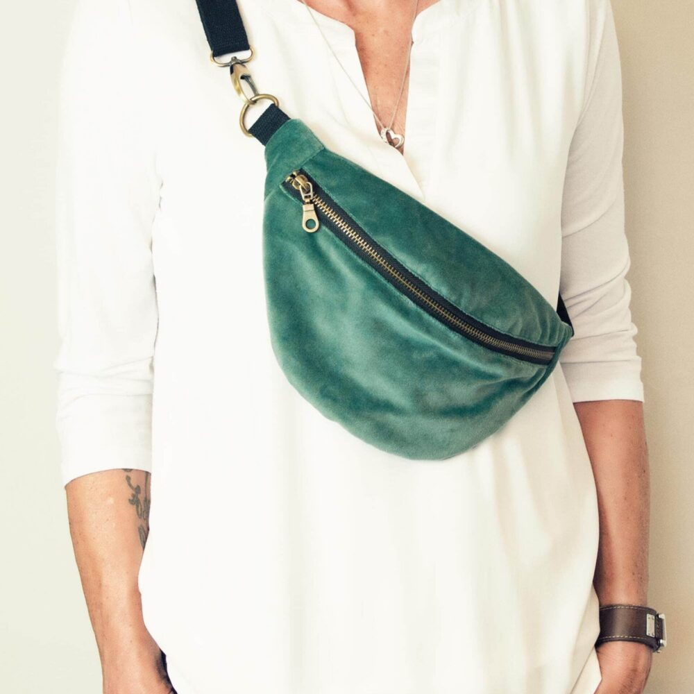 Trendige Samt Bauchtasche in Mint | Perfekt für Festivals & Alltag